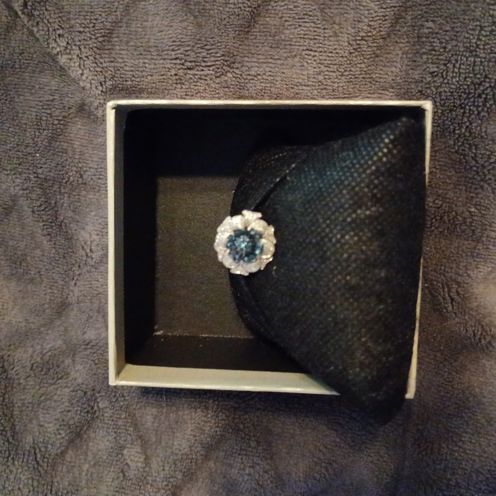 Blue and White diamonds 925 Sterling Silver flower ring. Size 7.